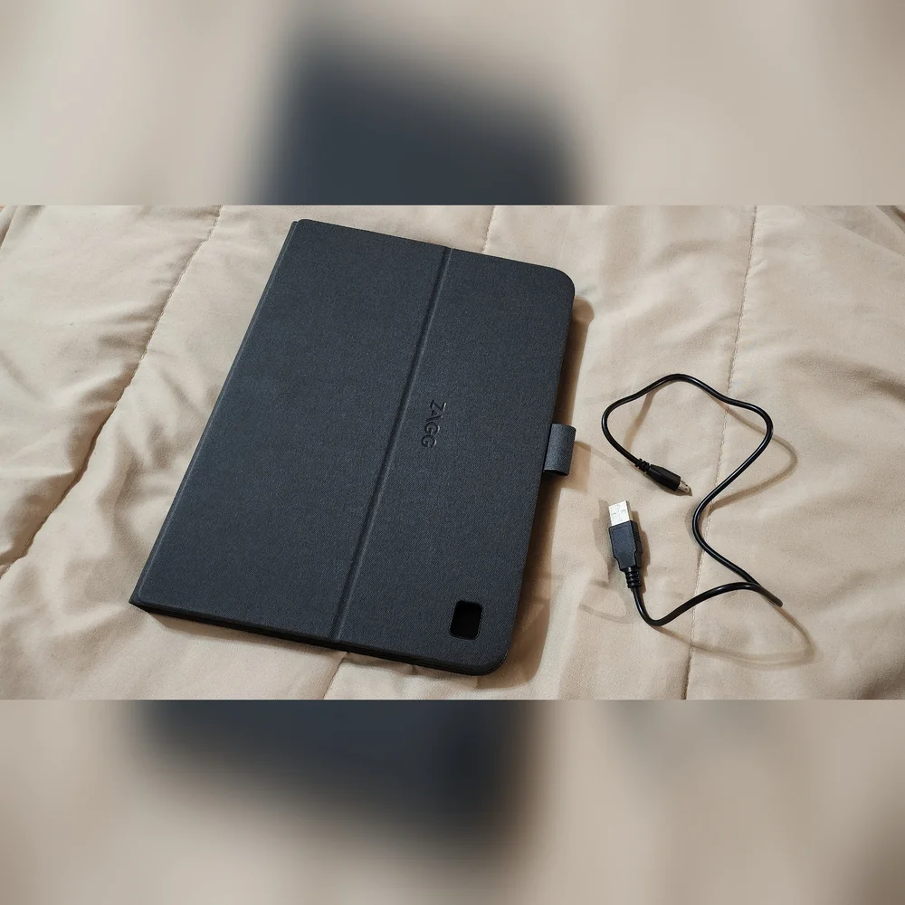 Black Tablet Keyboard Case (6th Generation iPad)